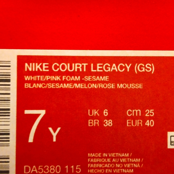 Nike - Picture 3 of 4